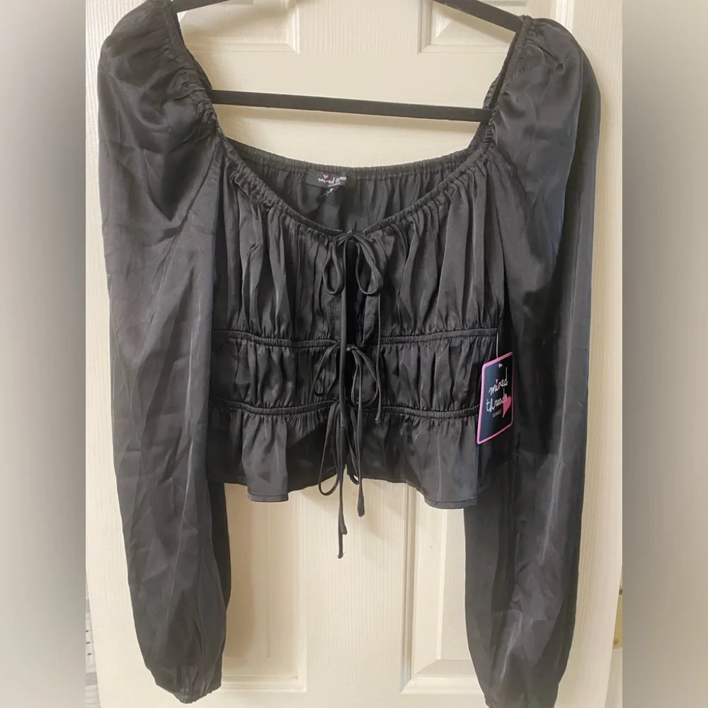 Mixed Threads Los Angeles Satin Black Puff Long Sleeve Crop Top Size Medium NWT - Picture 2 of 16